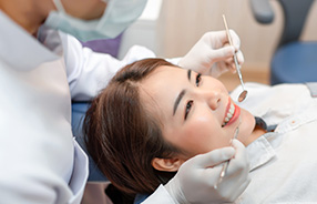 Tratamientos dentales con dentista hispano